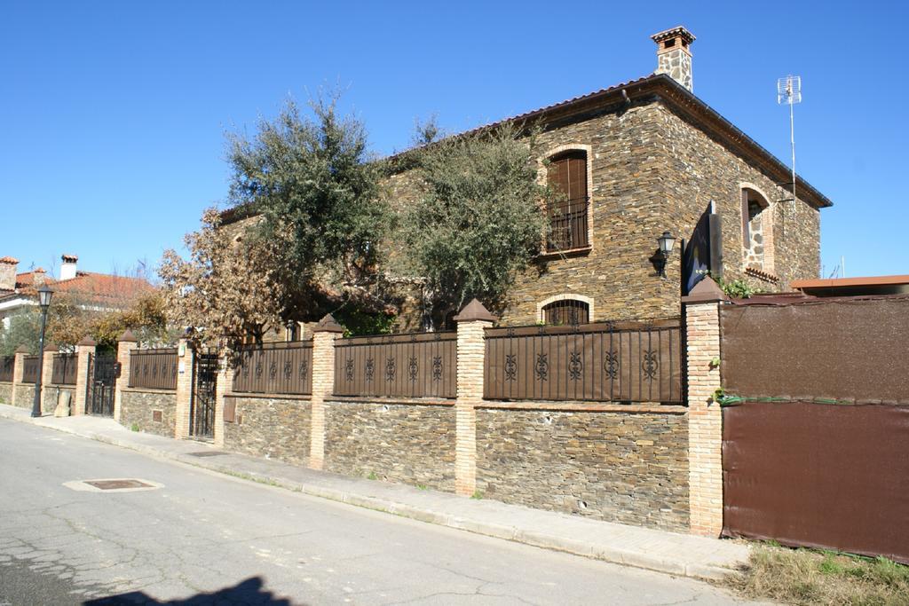 Casa Rural Pena Falcon Pensionat Torrejón el Rubio Eksteriør billede